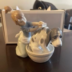 LLADRÓ - LAVANDO AL PERRO/BASHFUL BATHER. 05455 VALENCIA ESPAÑA